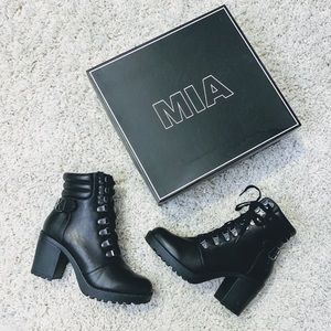 MIA Floraa Lace-up Bootie Annamaria Combat Boots